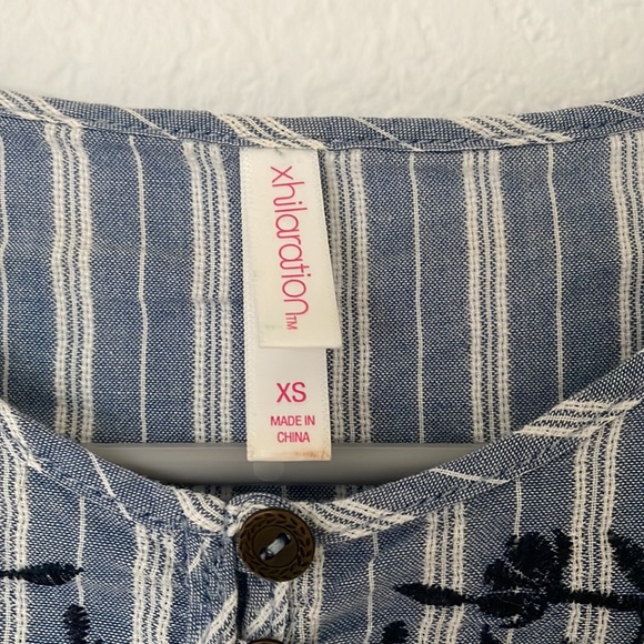Xhilaration Light Blue + White Striped Embroidered Babydoll Tunic Top Button XS - Picture 4 of 5
